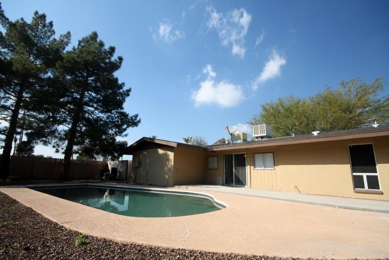 823 West Thunderbird Road Phoenix, AZ 85029 - Photo 3 of 21 IMG_0102