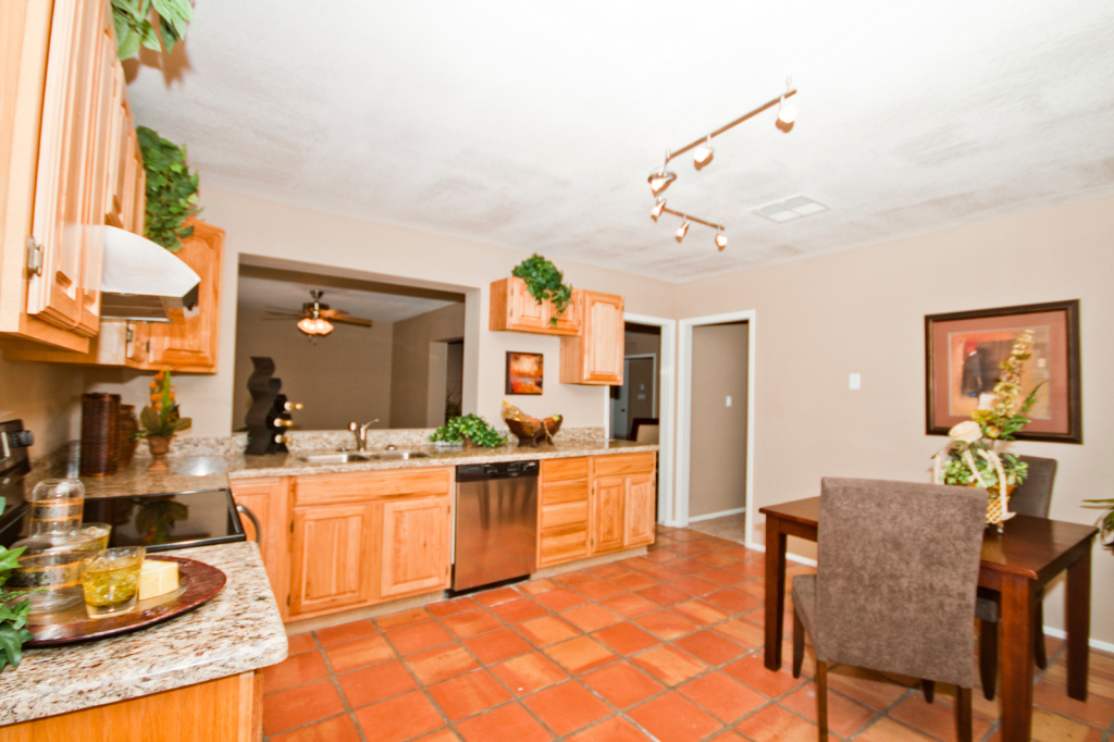 823 West Thunderbird Road Phoenix, AZ 85029 - Photo 7 of 21 IMG_0089