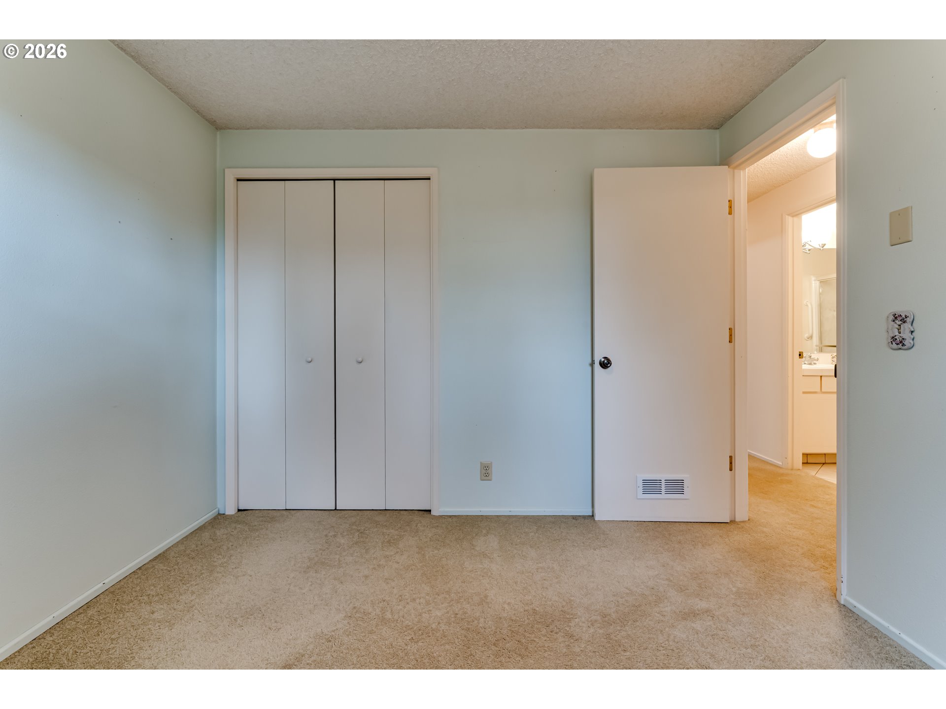 1230 Debrick Road Eugene, OR 97401 - Photo 22 of 30 Bedroom