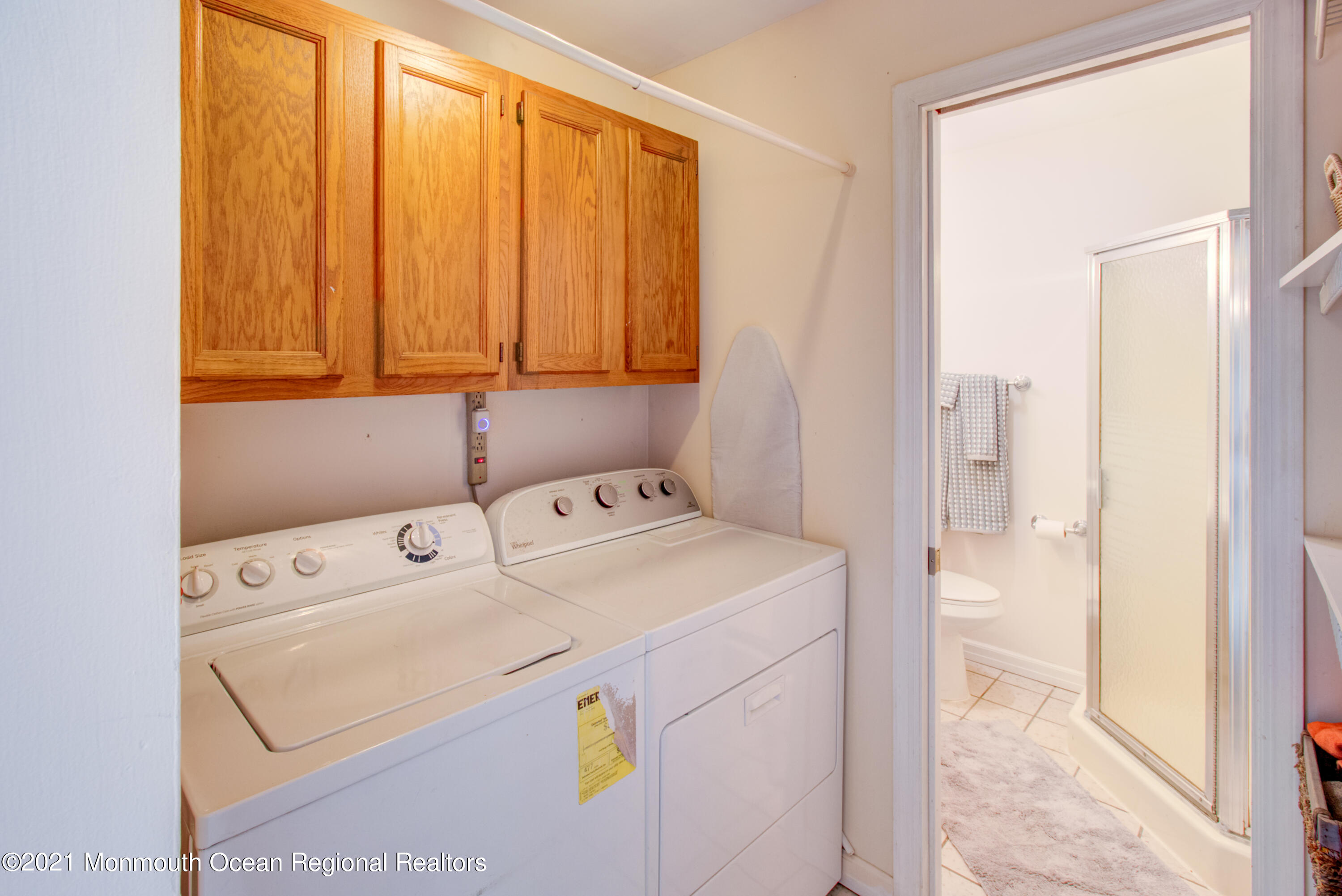 463 Flock Road Hamilton, NJ 08619 - Photo 14 of 24 a utility room with dryer and washer