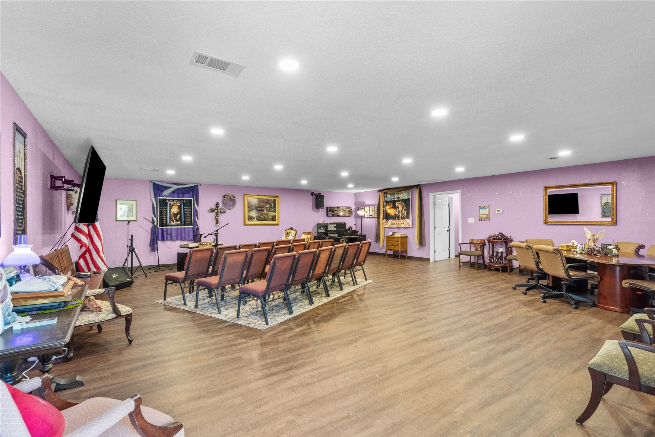 194 County Road 2775 Colmesneil, TX 75938 - Photo 3 of 22 a living room filled with furniture and a flat screen tv