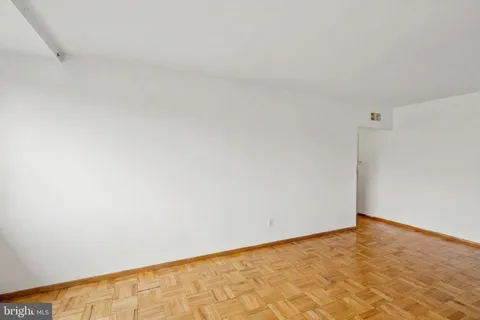 $309,900 | 4200 Cathedral Avenue Northwest, Unit 716, Washington, DC 20016
