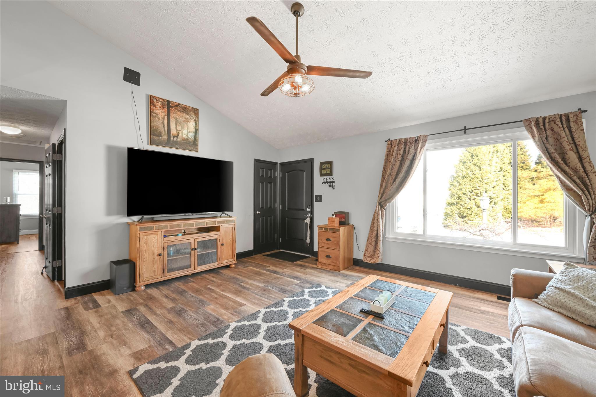 143 Cold Stream Trail Felton, PA 17322 - Photo 11 of 46 Living Area