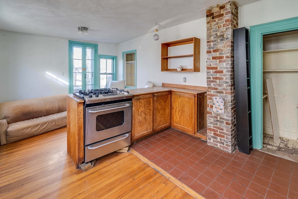 18 Spring Street, Unit 18A Somerville, MA 02143 - Photo 2 of 23 Gallery Image 2