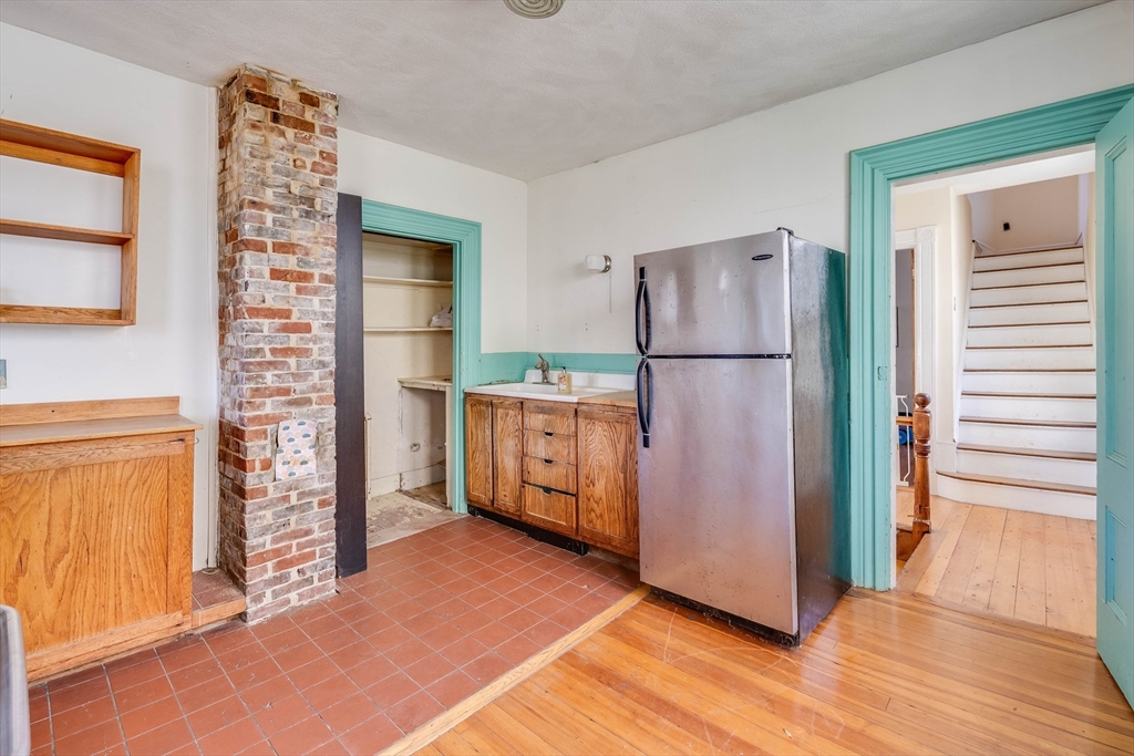 18 Spring Street, Unit 18A Somerville, MA 02143 - Photo 5 of 23 Gallery Image 5