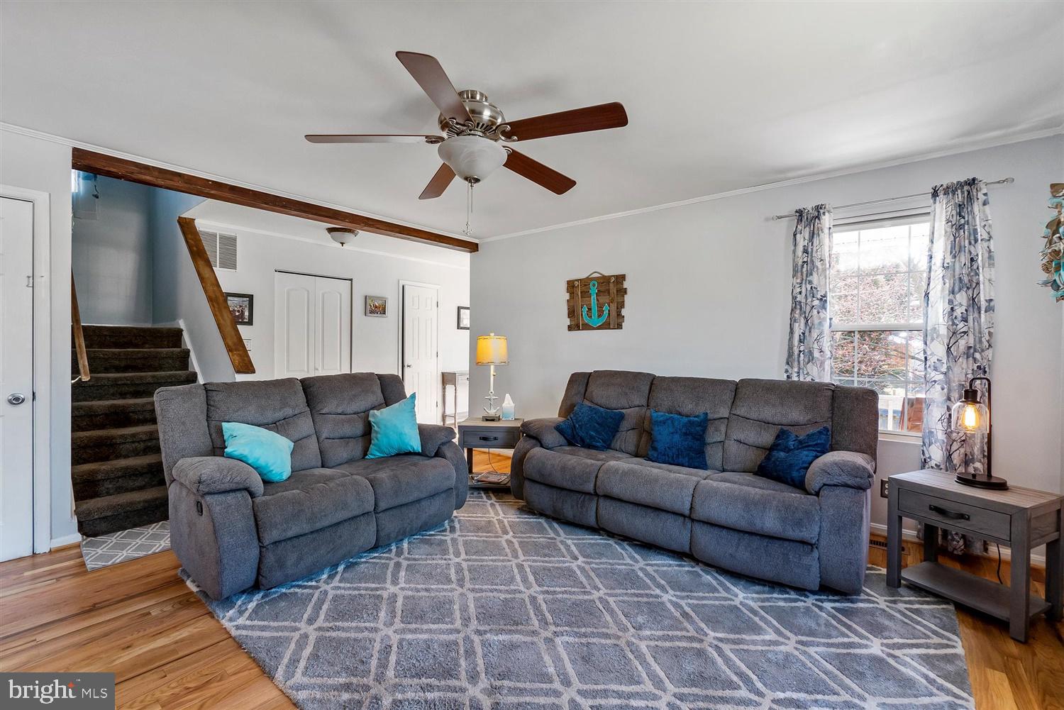 922 Oakleigh Beach Road Baltimore, MD 21222 - Photo 6 of 44 Living Room
