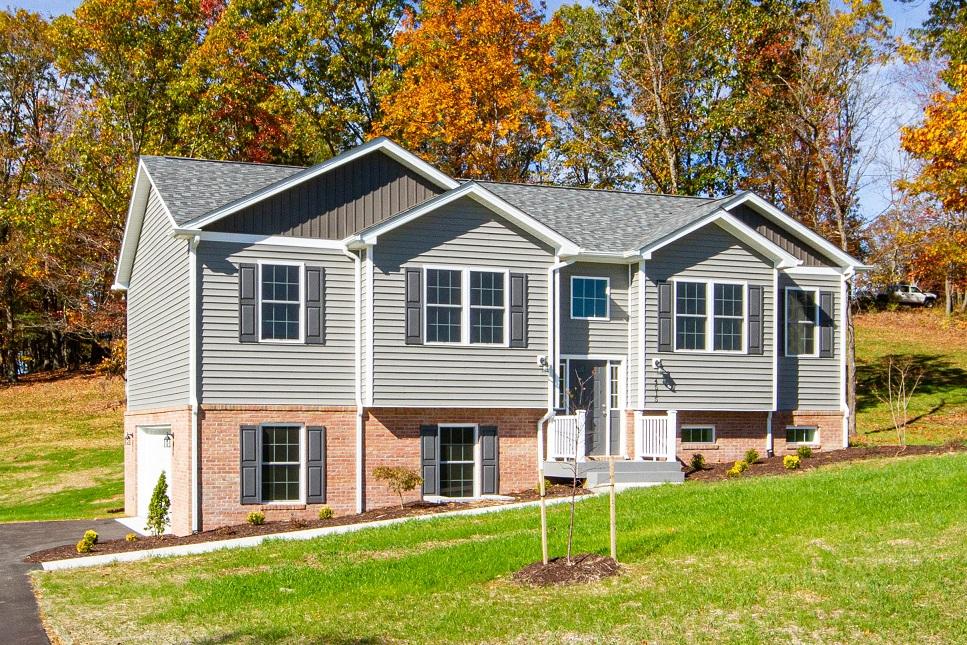 4515 Old Stage Road Radford, VA 24141 - Photo 3 of 21 4515 front 6