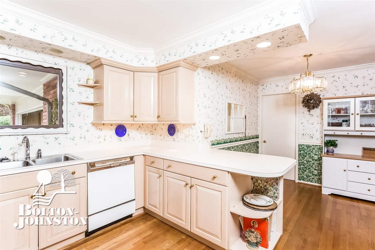 411 Barclay Road Grosse Pointe Farms, MI 48236 - Photo 17 of 46