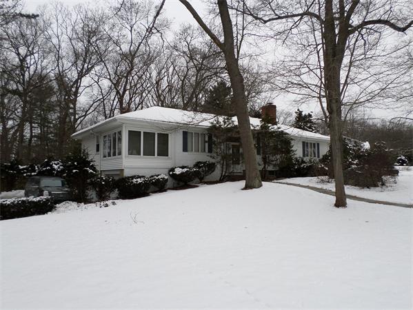 155 Locksley Road Lynnfield, MA 01940 - Photo 2 of 21 Gallery Image 2