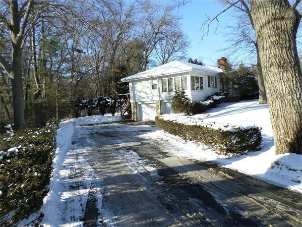 155 Locksley Road Lynnfield, MA 01940 - Photo 3 of 21 Gallery Image 3
