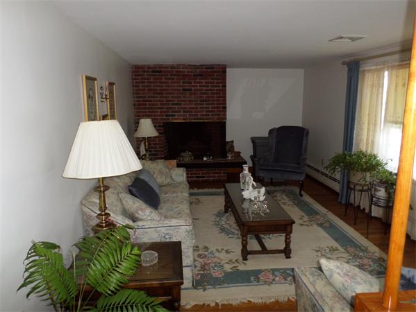 155 Locksley Road Lynnfield, MA 01940 - Photo 7 of 21 Gallery Image 7