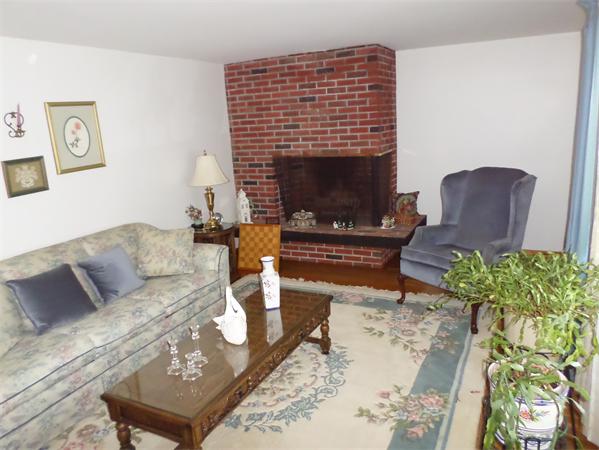 155 Locksley Road Lynnfield, MA 01940 - Photo 8 of 21 Gallery Image 8