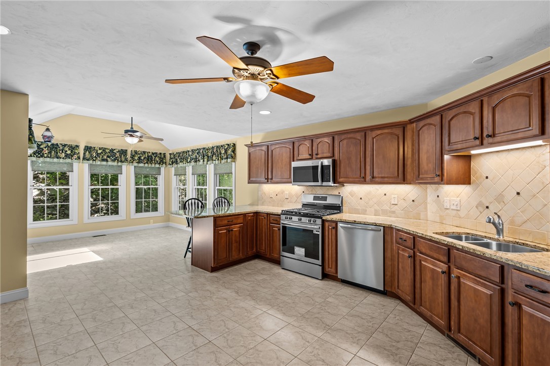 125 W Road Cumberland, RI 02864 - Photo 5 of 50