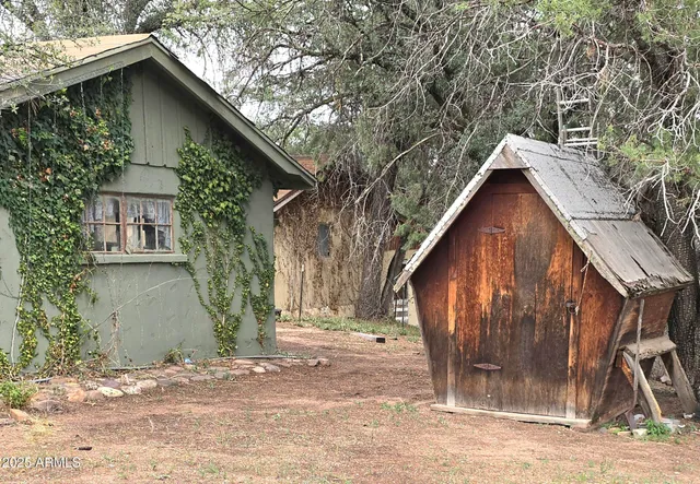 a view of a house with backyard and a tree
