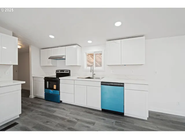 $199,999 | 1949 Southeast Palmquist Road, Unit 42, Gresham, OR 97080