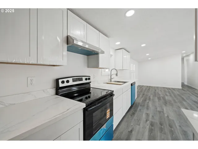 $199,999 | 1949 Southeast Palmquist Road, Unit 42, Gresham, OR 97080