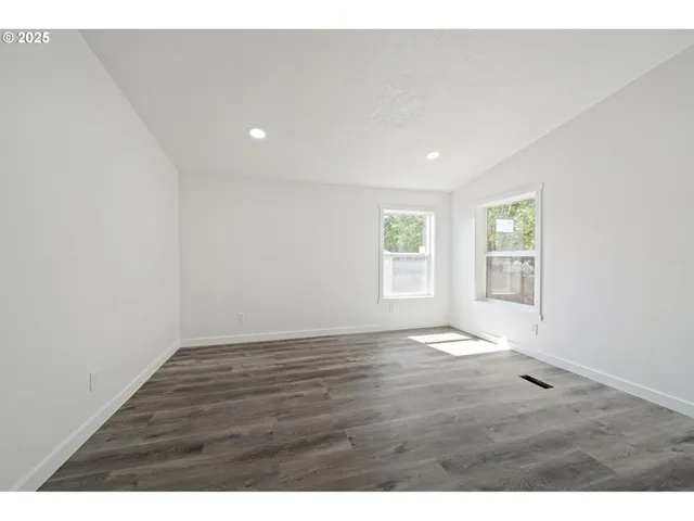 $199,999 | 1949 Southeast Palmquist Road, Unit 42, Gresham, OR 97080