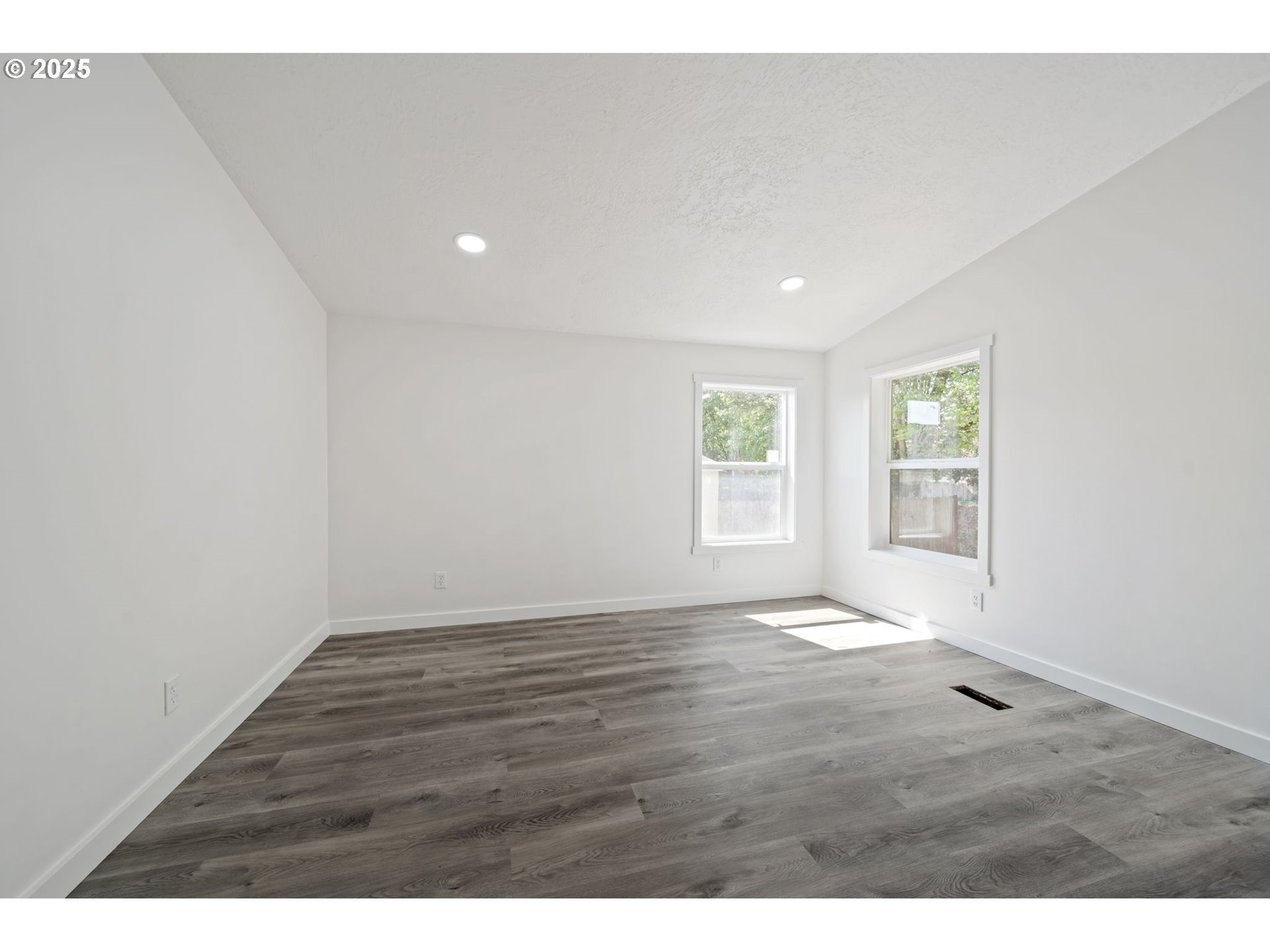 1949 Southeast Palmquist Road, Unit 42 Gresham, OR 97080 - Photo 15 of 28