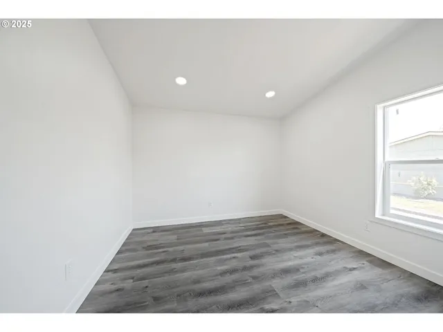 $199,999 | 1949 Southeast Palmquist Road, Unit 42, Gresham, OR 97080