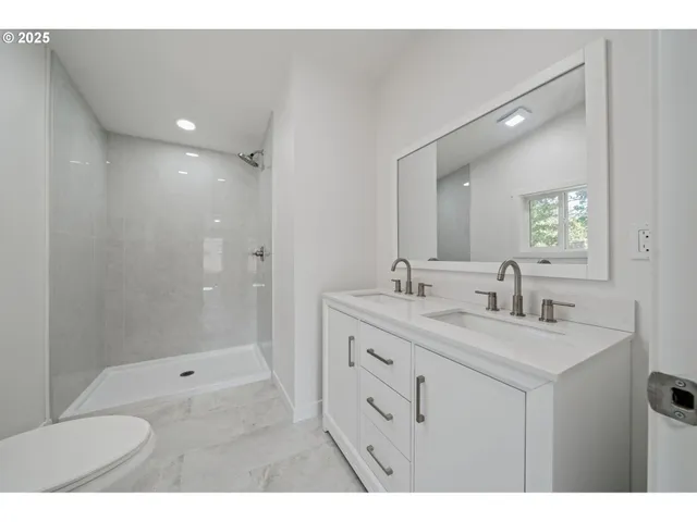 $199,999 | 1949 Southeast Palmquist Road, Unit 42, Gresham, OR 97080