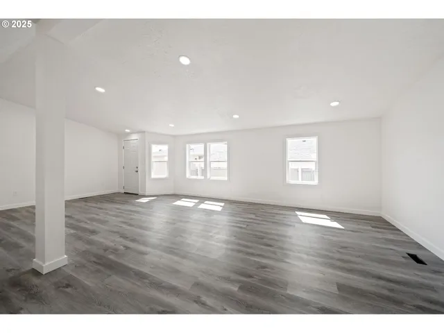 $199,999 | 1949 Southeast Palmquist Road, Unit 42, Gresham, OR 97080