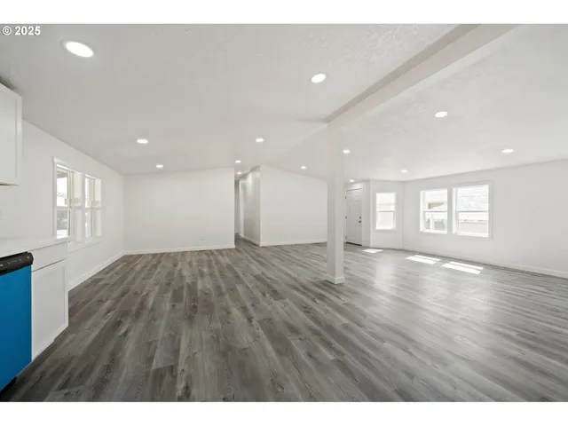 $199,999 | 1949 Southeast Palmquist Road, Unit 42, Gresham, OR 97080