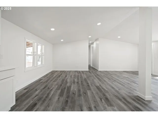 $199,999 | 1949 Southeast Palmquist Road, Unit 42, Gresham, OR 97080