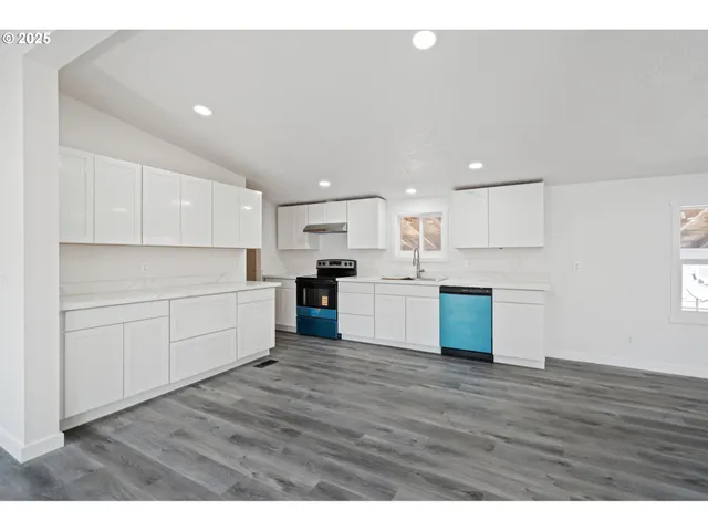 $199,999 | 1949 Southeast Palmquist Road, Unit 42, Gresham, OR 97080