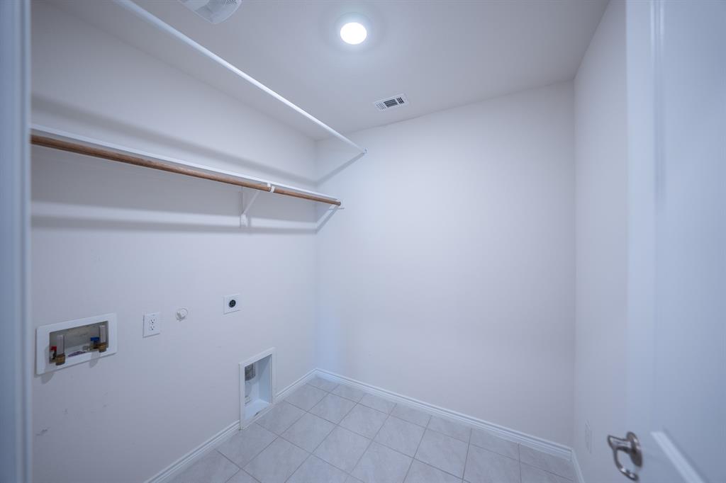 400 Willow View Way Princeton, TX 75407 - Photo 25 of 38 a view of small space