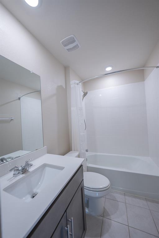 400 Willow View Way Princeton, TX 75407 - Photo 9 of 38 a bathroom with a sink a toilet and shower
