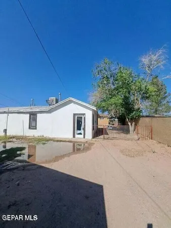 $700 | 619 Northeast Camp Street, Fabens, TX 79838