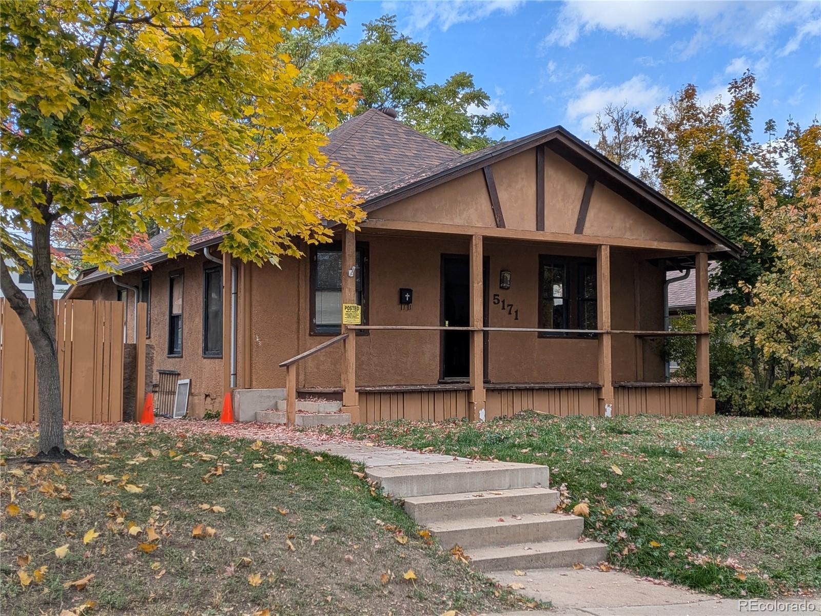 a front view of house with yard