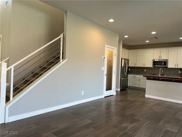 $3,300 | 111 Verde Rosa Drive, Henderson, NV 89011