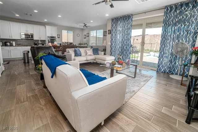 $3,300 | 111 Verde Rosa Drive, Henderson, NV 89011