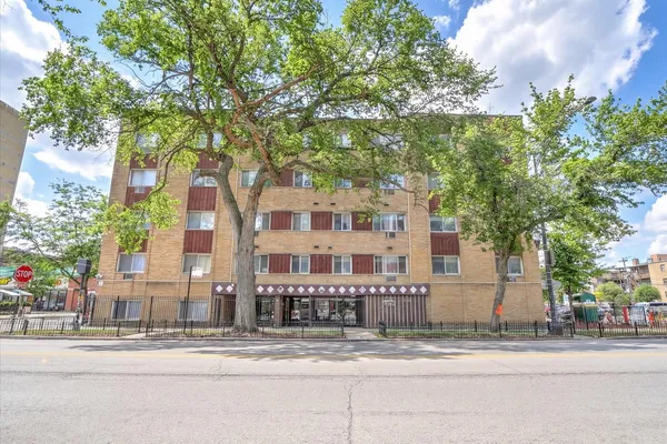 $179,000 | 5100 North Sheridan Road, Unit 502, Chicago, IL 60640