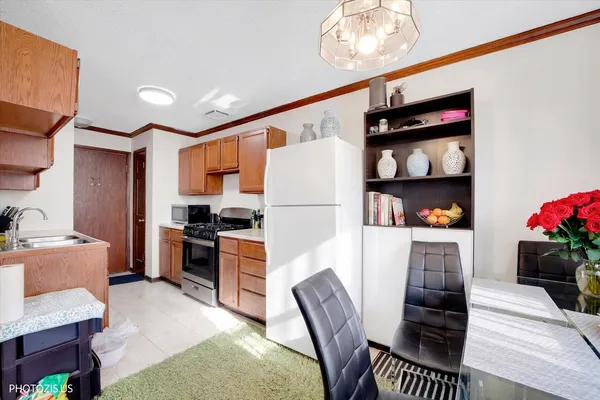 $179,000 | 5100 North Sheridan Road, Unit 502, Chicago, IL 60640