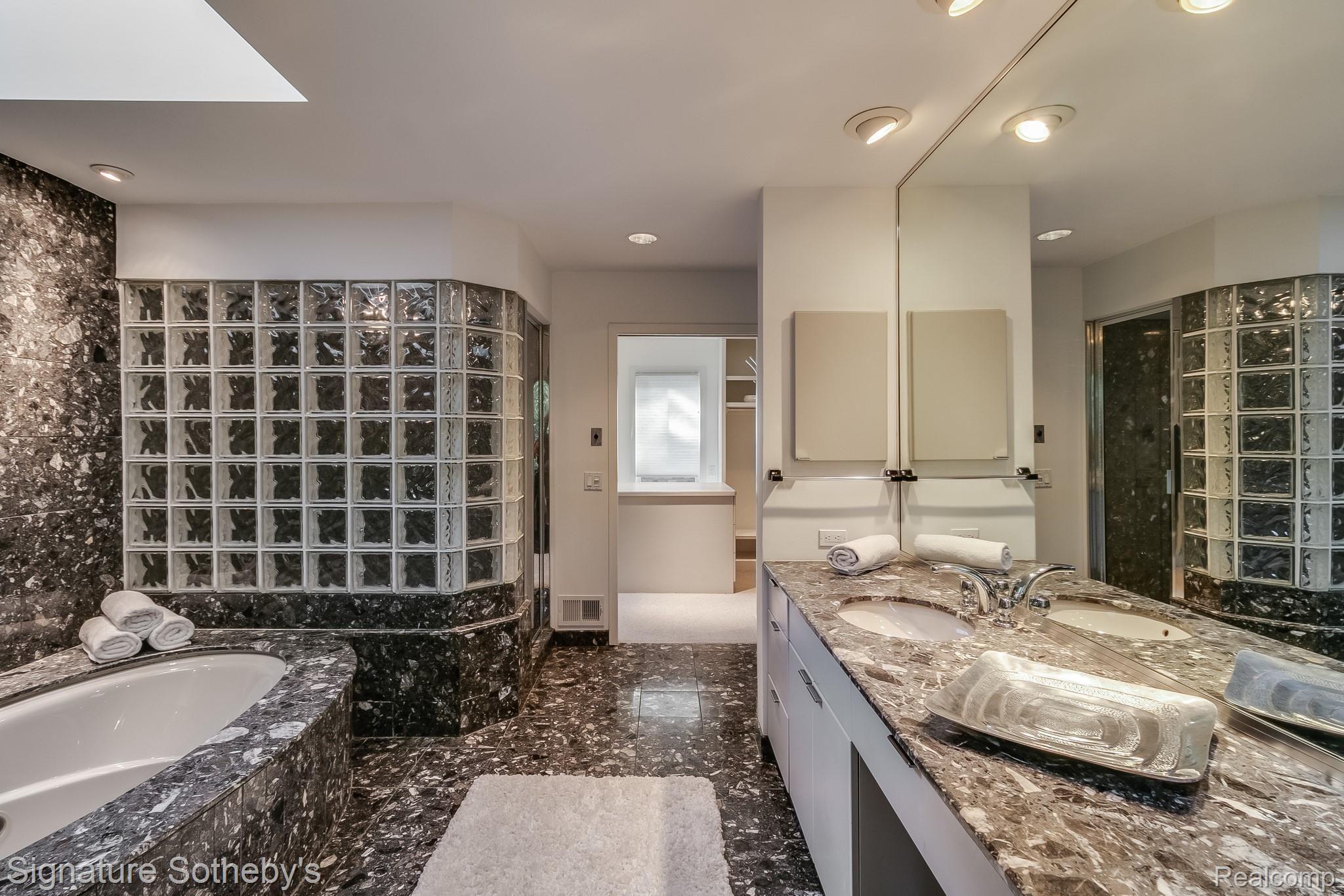 4737 Stoneleigh Road Bloomfield Hills, MI 48302 - Photo 26 of 46 IMG_0721.jpg
