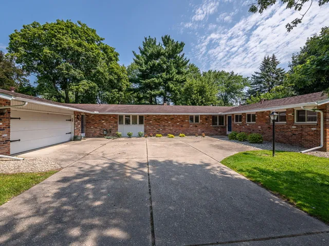 $399,000 | 5026 Robinwood Drive, Monroe, MI 48161