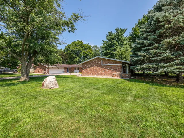 $399,000 | 5026 Robinwood Drive, Monroe, MI 48161