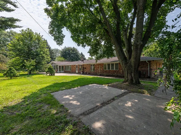 $399,000 | 5026 Robinwood Drive, Monroe, MI 48161