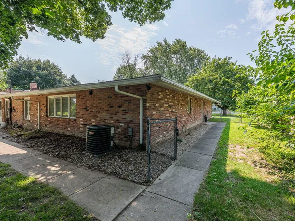 $399,000 | 5026 Robinwood Drive, Monroe, MI 48161