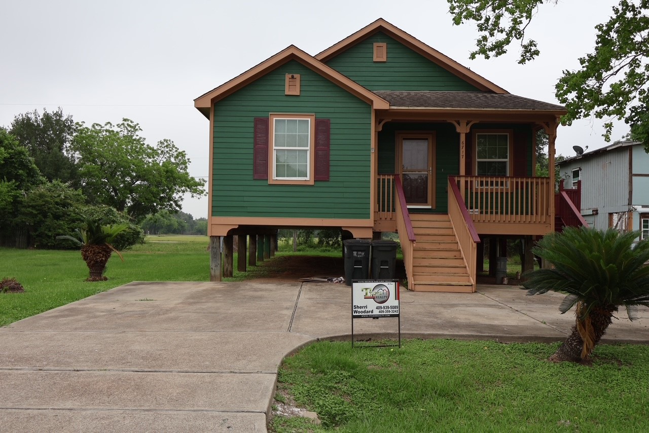 6717 Hawthorne Road Hitchcock, TX 77563 - Photo 2 of 21