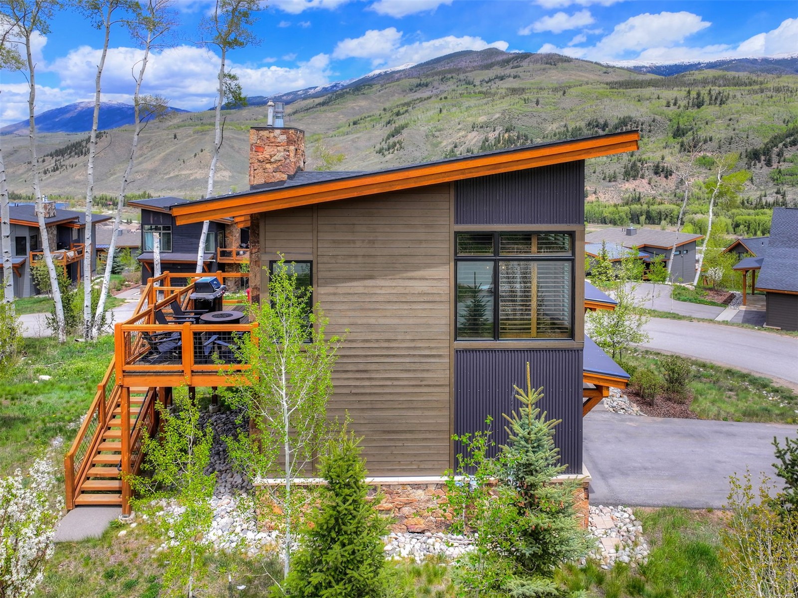 21 Moss Way Silverthorne, CO 80498 - Photo 38 of 50 a front view of a house with garden