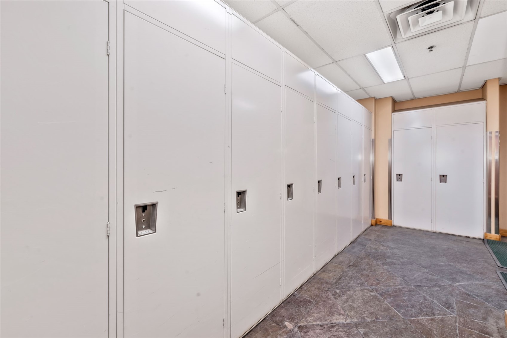 2720 Eagle Ridge Drive, Unit 207 Steamboat Springs, CO 80487 - Photo 26 of 37 a view of a hallway