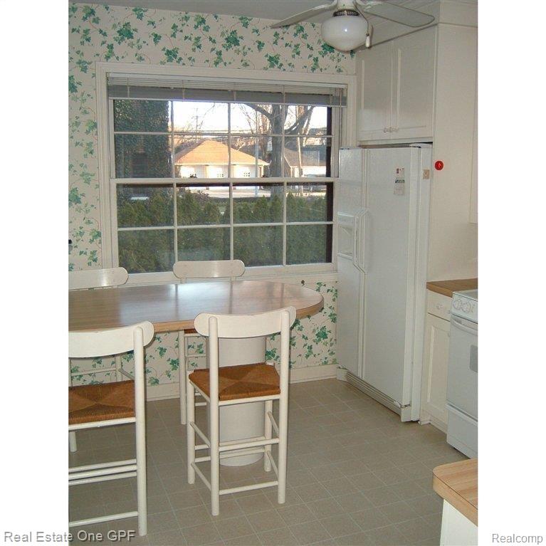 915 Pemberton Road Grosse Pointe, MI 48230 - Photo 6 of 25 DSCF0045.JPG