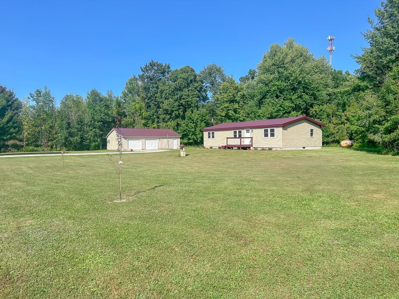 5664 North County Line Road Coleman, MI 48618 - Photo 2 of 32