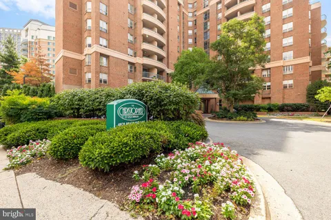$399,000 | 4808 Moorland Lane, Unit 1102, Bethesda, MD 20814