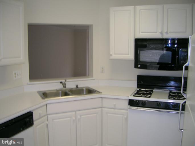 643 Howards Loop, Unit 80 Annapolis, MD 21401 - Photo 6 of 10 Kitchen