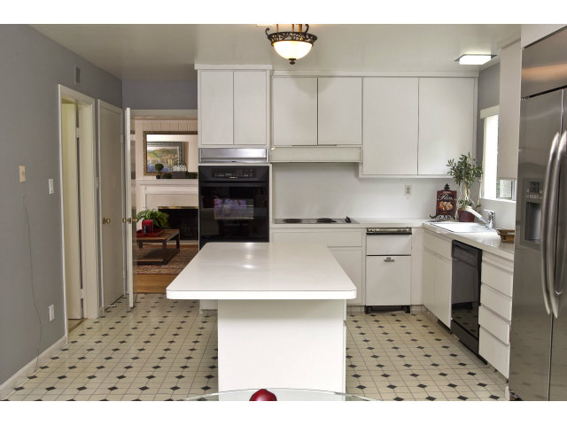 465 Edgewood Road San Mateo, CA 94402 - Photo 13 of 23 Gallery Image 13