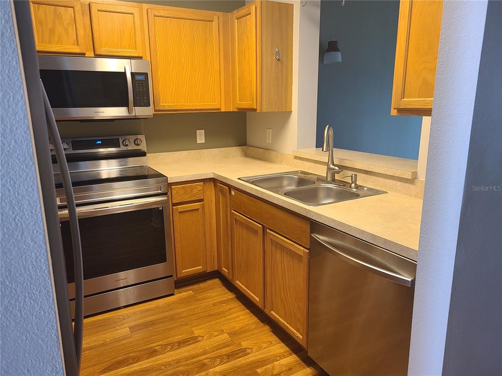 14956 Amberjack Terrace, Unit 103 Lakewood Ranch, FL 34202 - Photo 2 of 16 a kitchen with a sink stove and microwave